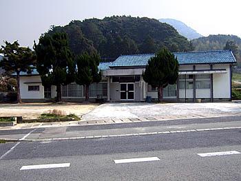 八並公民館の外観写真