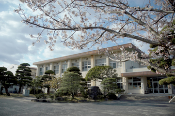 勝浦小学校外観