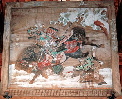 鎧兜を被った武士が馬に乗っている絵が描かれている源義朝都落図の写真