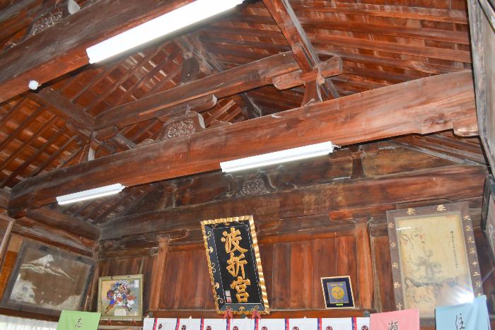 波折神社拝殿二重虹梁