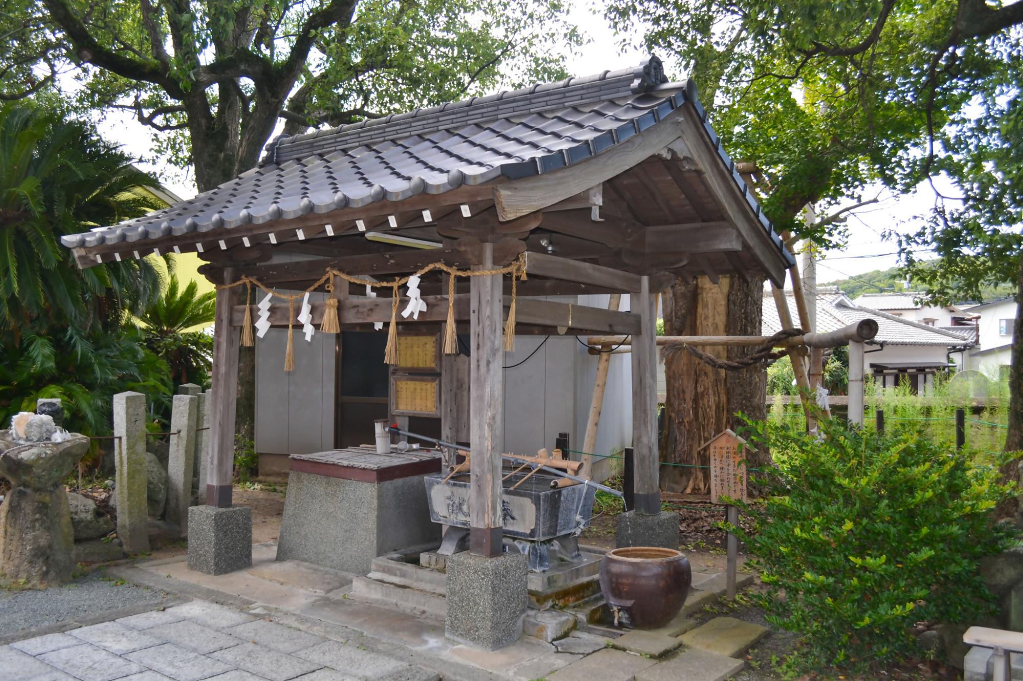 波折神社手水舎