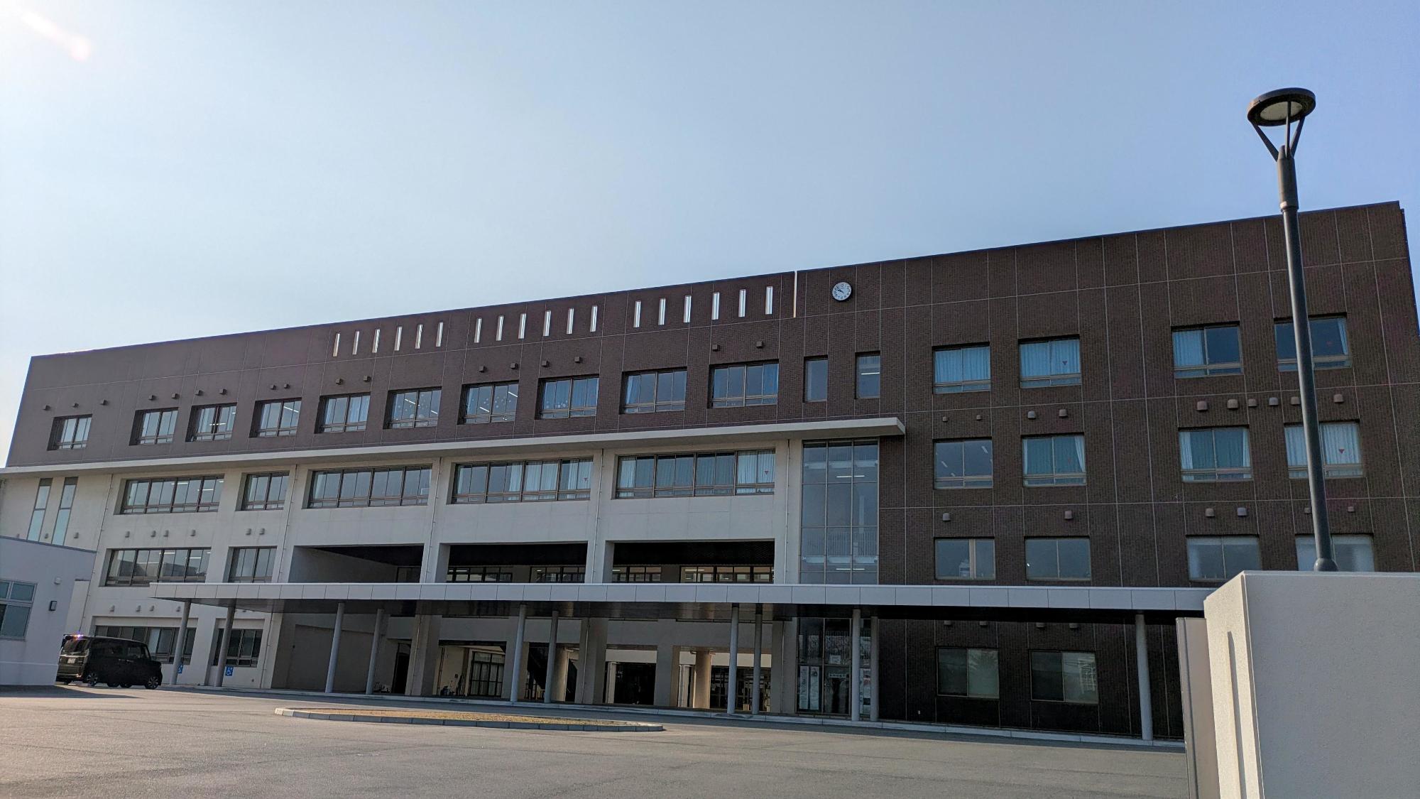 福間中学校外観