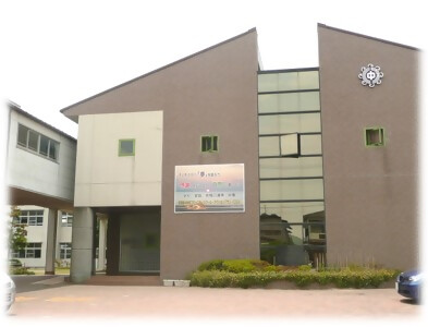 津屋崎中学校外観